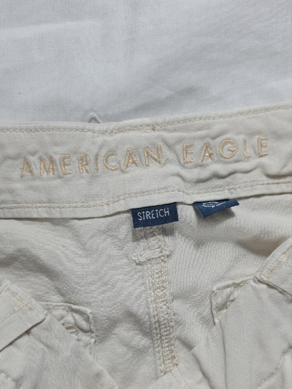 American Eagle Outfitters Cream Cargo Pants with Buckle Pockets - Picture 4 of 5